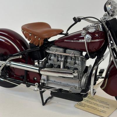 LOT 82: Franklin Mint 1942 Indian Motorcycle Model 442 w/Display Case