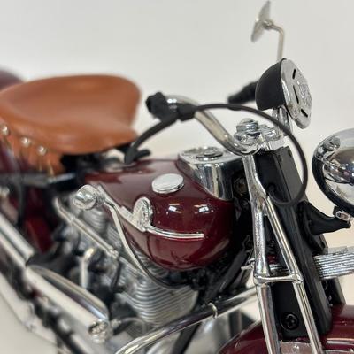 LOT 82: Franklin Mint 1942 Indian Motorcycle Model 442 w/Display Case