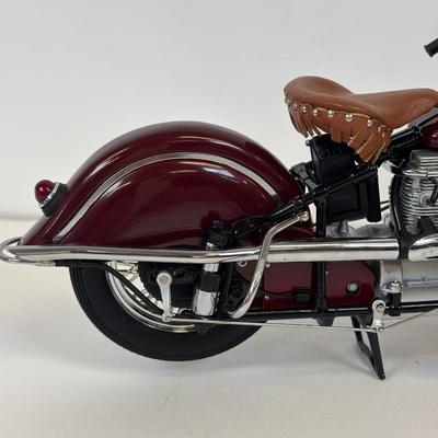 LOT 82: Franklin Mint 1942 Indian Motorcycle Model 442 w/Display Case