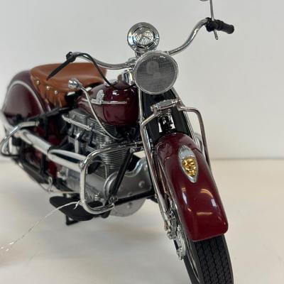 LOT 82: Franklin Mint 1942 Indian Motorcycle Model 442 w/Display Case