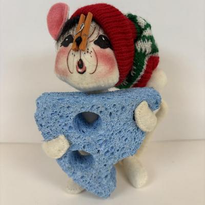 LOT 85: Vintage Annalee Collection: 1992 Country Mouse Cheese Wedge, 1997 Ice Skater, 1997 Popcorn, 2000 Stinky Cheese Mouse, Mouse...
