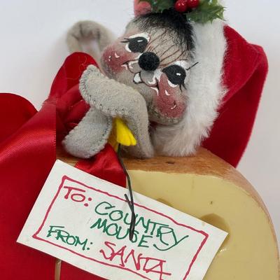 LOT 85: Vintage Annalee Collection: 1992 Country Mouse Cheese Wedge, 1997 Ice Skater, 1997 Popcorn, 2000 Stinky Cheese Mouse, Mouse...