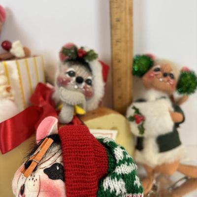 LOT 85: Vintage Annalee Collection: 1992 Country Mouse Cheese Wedge, 1997 Ice Skater, 1997 Popcorn, 2000 Stinky Cheese Mouse, Mouse...