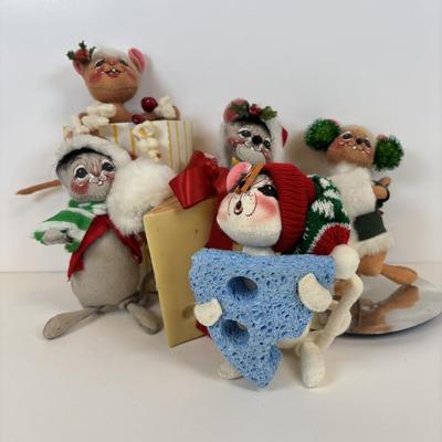 LOT 85: Vintage Annalee Collection: 1992 Country Mouse Cheese Wedge, 1997 Ice Skater, 1997 Popcorn, 2000 Stinky Cheese Mouse, Mouse...