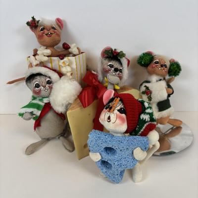 LOT 85: Vintage Annalee Collection: 1992 Country Mouse Cheese Wedge, 1997 Ice Skater, 1997 Popcorn, 2000 Stinky Cheese Mouse, Mouse...