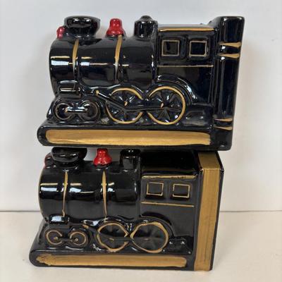 LOT 87: All Aboard! Vintage Hand-Painted Train Locomotive Bookends, Hamilton Collection Numbered Plate & Model Railroaded Magazines