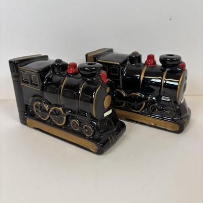 LOT 87: All Aboard! Vintage Hand-Painted Train Locomotive Bookends, Hamilton Collection Numbered Plate & Model Railroaded Magazines