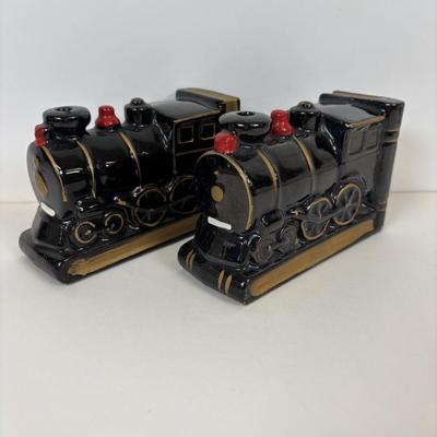LOT 87: All Aboard! Vintage Hand-Painted Train Locomotive Bookends, Hamilton Collection Numbered Plate & Model Railroaded Magazines