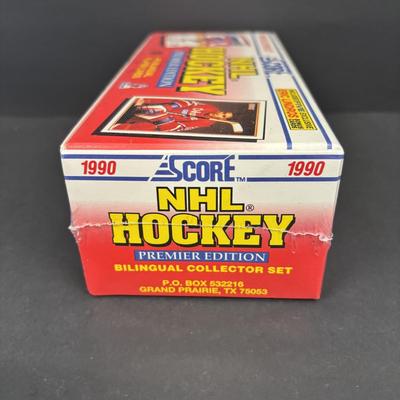 LOT 93: Unopened 1990 Score NHL Hockey Trading Cards & Philadelphia Flyers iHip Slap Shot Earphones