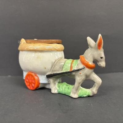 LOT 95: Collection of 7 Vintage Donkey Pulling Cart Hand Painted Ashtrays, Japan