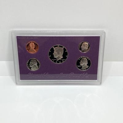LOT 109: Five United States Mint Coin Proof Sets - (2) 1991, (2) 1992 and (1) 1993