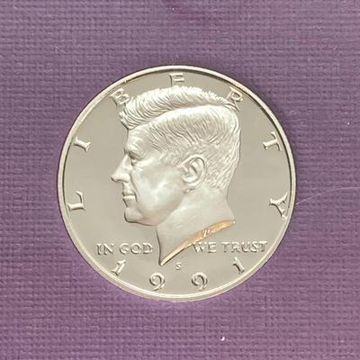 LOT 109: Five United States Mint Coin Proof Sets - (2) 1991, (2) 1992 and (1) 1993