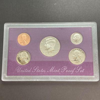 LOT 109: Five United States Mint Coin Proof Sets - (2) 1991, (2) 1992 and (1) 1993