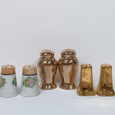 LOT 118: Set of (12) Lustreware and Handpainted Japan Porcelain Salt and Pepper Shakers