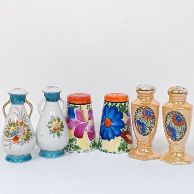 LOT 118: Set of (12) Lustreware and Handpainted Japan Porcelain Salt and Pepper Shakers