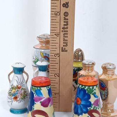 LOT 118: Set of (12) Lustreware and Handpainted Japan Porcelain Salt and Pepper Shakers