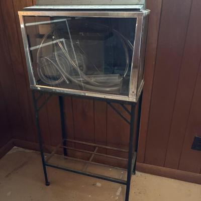 Fish tank on stand & smaller tank