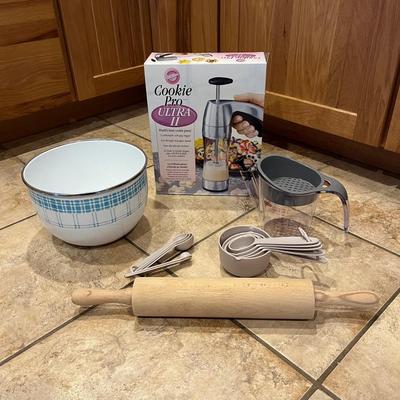 Pyrex, Anchor Hocking, Kobe and More Kitchen Ware (K-BC)