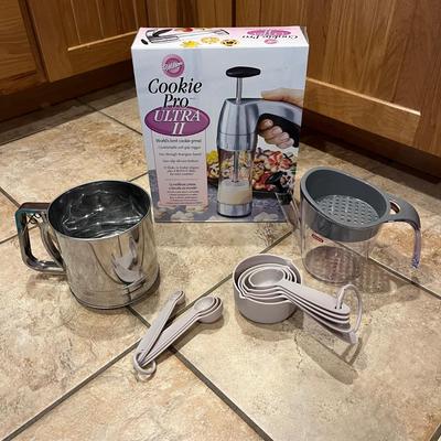 Pyrex, Anchor Hocking, Kobe and More Kitchen Ware (K-BC)