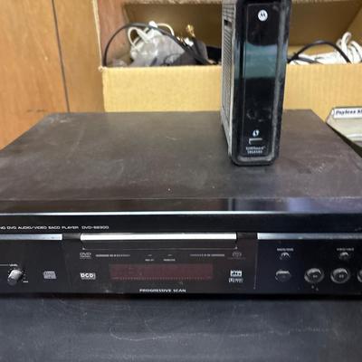 Yamaha natural sound DVD player DVD-S2300 & cords