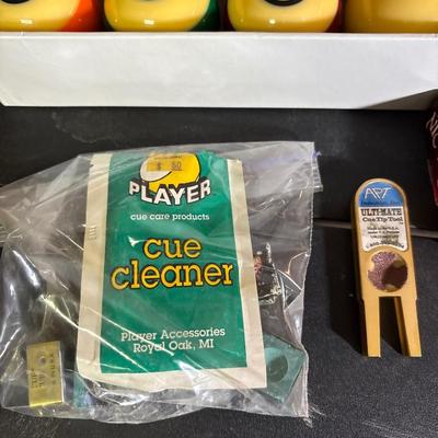 Pool balls & accessories