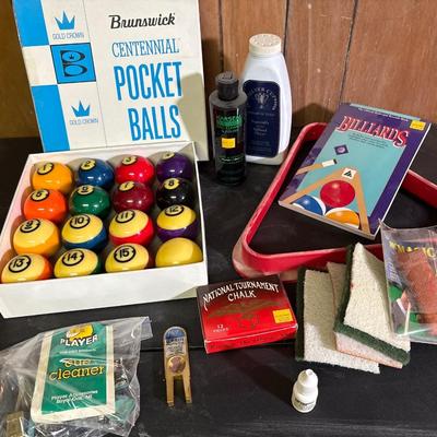 Pool balls & accessories