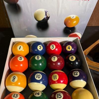 Pool balls & accessories