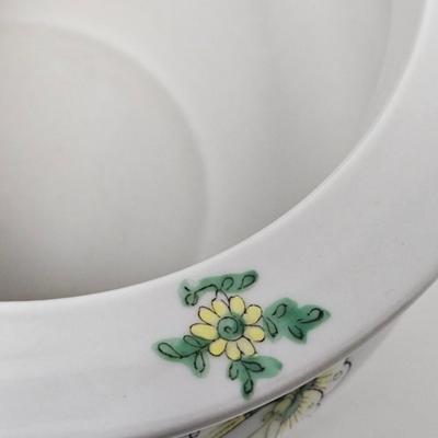 CKEG23. Vintage Chinese Ceramic Cache Pot