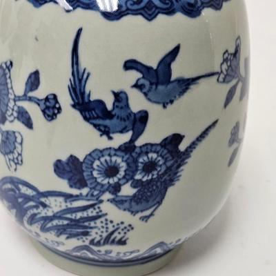 CKEG26. Chinoiserie Porcelain Vase