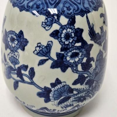 CKEG26. Chinoiserie Porcelain Vase
