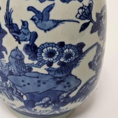CKEG26. Chinoiserie Porcelain Vase