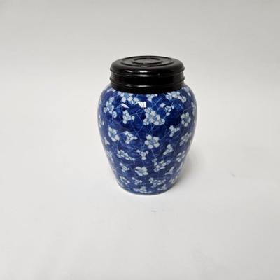 CKEG30. Chinese Ceramic Ginger Jar, Blue & White