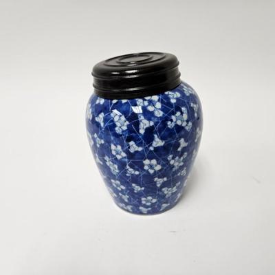 CKEG30. Chinese Ceramic Ginger Jar, Blue & White