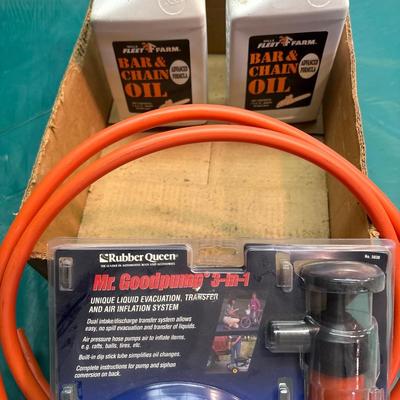 Bar and chain oil and liquid transfer pump