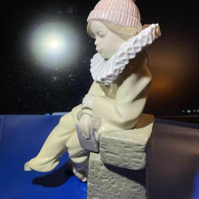 Lladro #5203 The Little Jester Figurine 8" Tall Glossy Finish in Very Good Preowned Condition No Original Box.