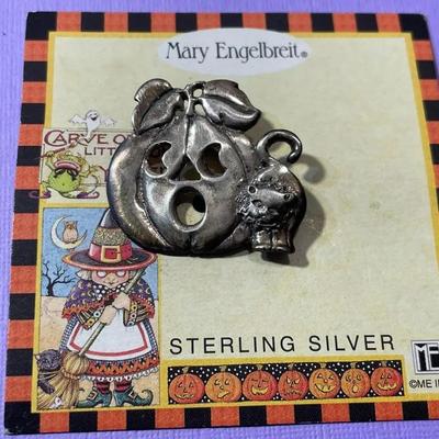 Vintage Scarce MARY ENGELBREIT Designer Sterling Silver Halloween Pumpkin Pin in VG Never Used Condition.