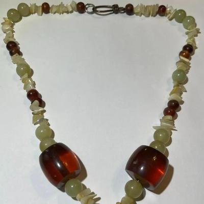 Vintage Asian 18" Beaded Necklace w/Jade/Jadeite Pendant in Good Preowned Condition.