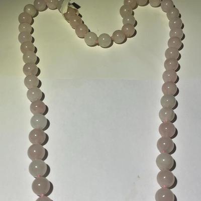 Vintage 27" Rose Quartz Bead Necklace w/Large Carved Rose Quartz Flower Pendant in VG Preowned Condition as Pictured.