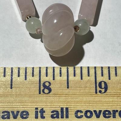 Vintage 29" Rose Quartz Beaded Necklace w/Large Carved Rose Quartz Dividers Pendant in VG Preowned Condition as Pictured.