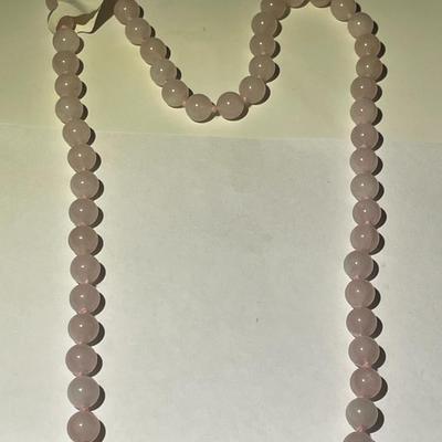 Vintage 29" Rose Quartz Beaded Necklace w/Large Carved Rose Quartz Dividers Pendant in VG Preowned Condition as Pictured.