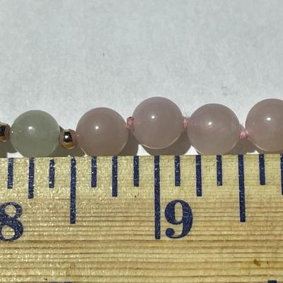 Vintage 29" Rose Quartz Beaded Necklace w/Large Carved Rose Quartz Dividers Pendant in VG Preowned Condition as Pictured.