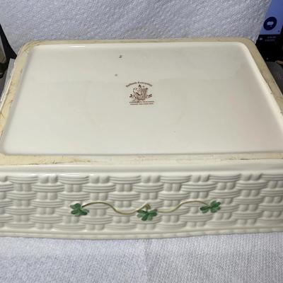Retired Belleek Pottery (Ireland) 2-Quart Rectangular Porcelain Covered Casserole Bowl w/Shamrock Accents in VG Preowned Condition.