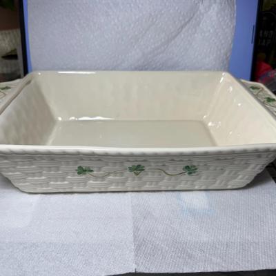 Retired Belleek Pottery (Ireland) 2-Quart Rectangular Porcelain Covered Casserole Bowl w/Shamrock Accents in VG Preowned Condition.