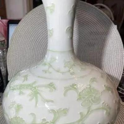 Vintage Chinese Qianlong Blue Under Glazed Mark Celadon Green & White 12" Dragon Lotus Vase in VG Preowned Condition.