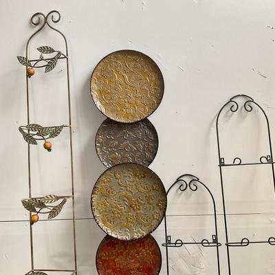 730 Lot of Plate Wall Racks and Decor