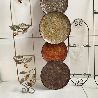 730 Lot of Plate Wall Racks and Decor