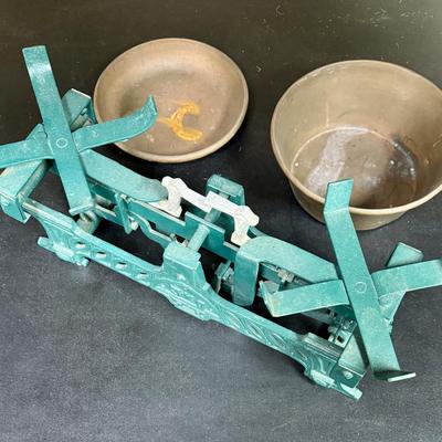 Sale Photo Thumbnail #674: This is a vintage or antique French cast iron balance scale, also known as a force or market scale, with brass pans.