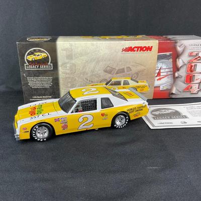 -2- 1:24 SCALE | Stock Car #2 Dale Earnhardt Mello Yellow 2002 | With COA
