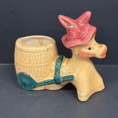 LOT 138: Vintage Japan Lusterware Porcelain Figural Wall Pockets & More