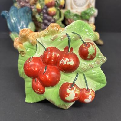 LOT 139: Vintage Japan Porcelain Wall Pockets: Cuckoo Clock, Grapes/Fruit, Cherries & Floral